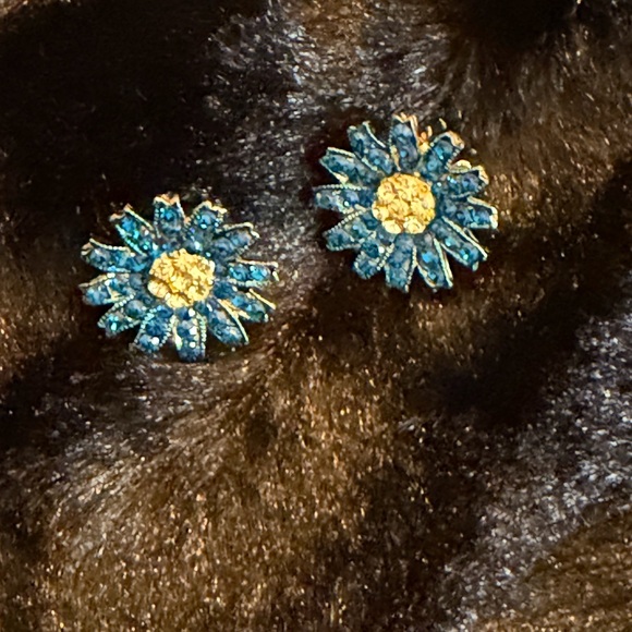 2 Dazzling Blue and Silver Tone Floral Rhinestone Earrings - Picture 4 of 7